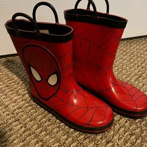 Used boys spider man rain boots. Great condition. Size 12.